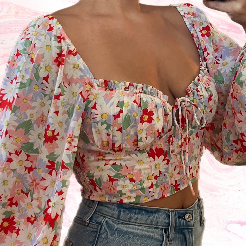 Petal and Pup Statement sleeve crop top